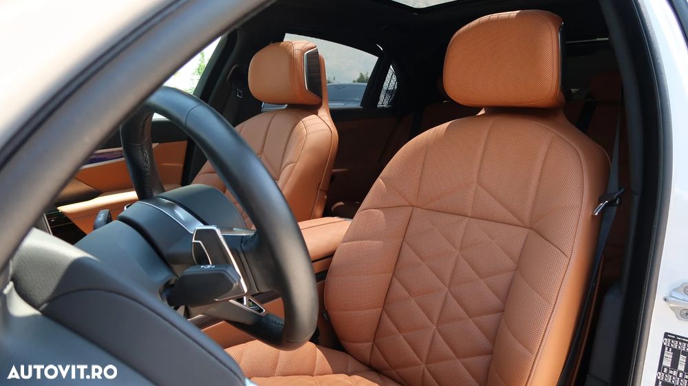 BMW Seria 7 740d xDrive MHEV - 11
