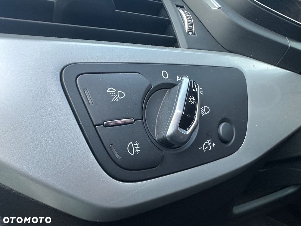 Audi A4 Avant 2.0 TDI Design S tronic - 30