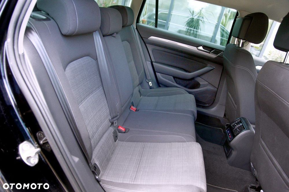 Volkswagen Passat - 15