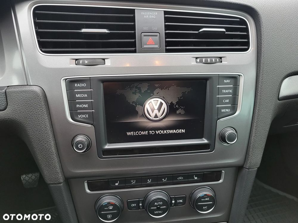 Volkswagen Golf 2.0 TDI BlueMotion Technology Lounge - 23