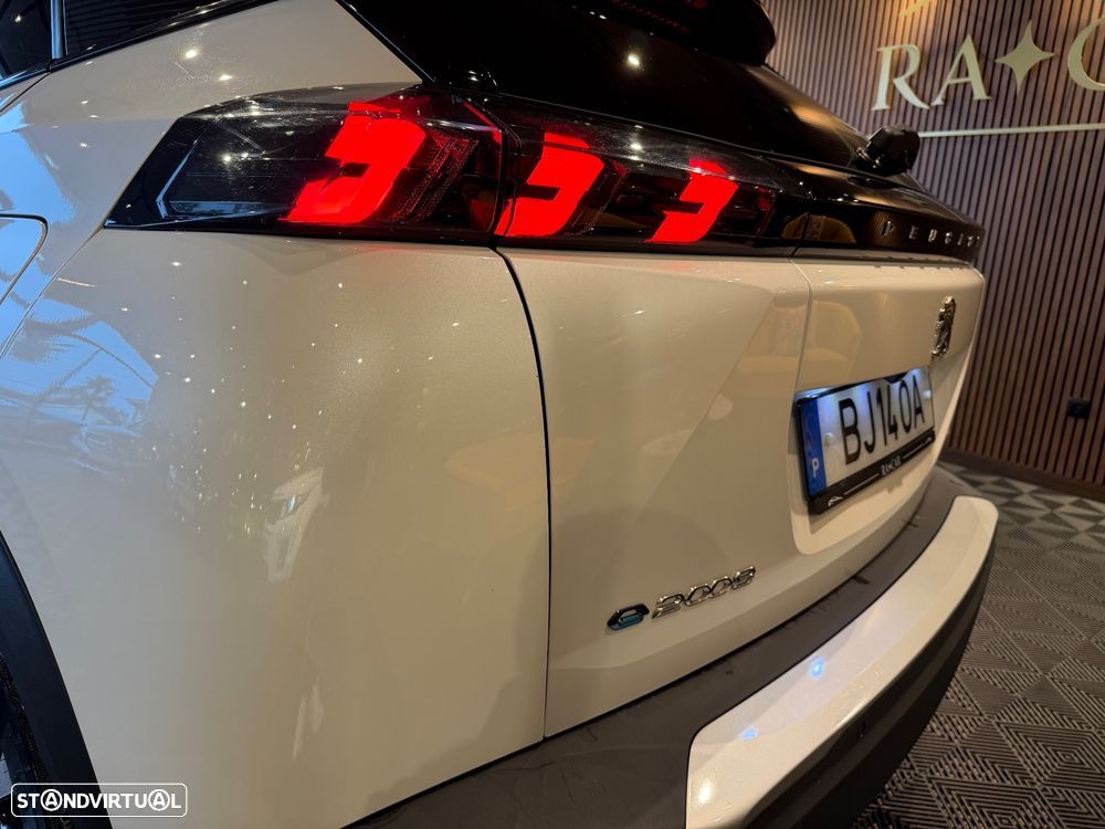 Peugeot e-2008 GT Pack - 14