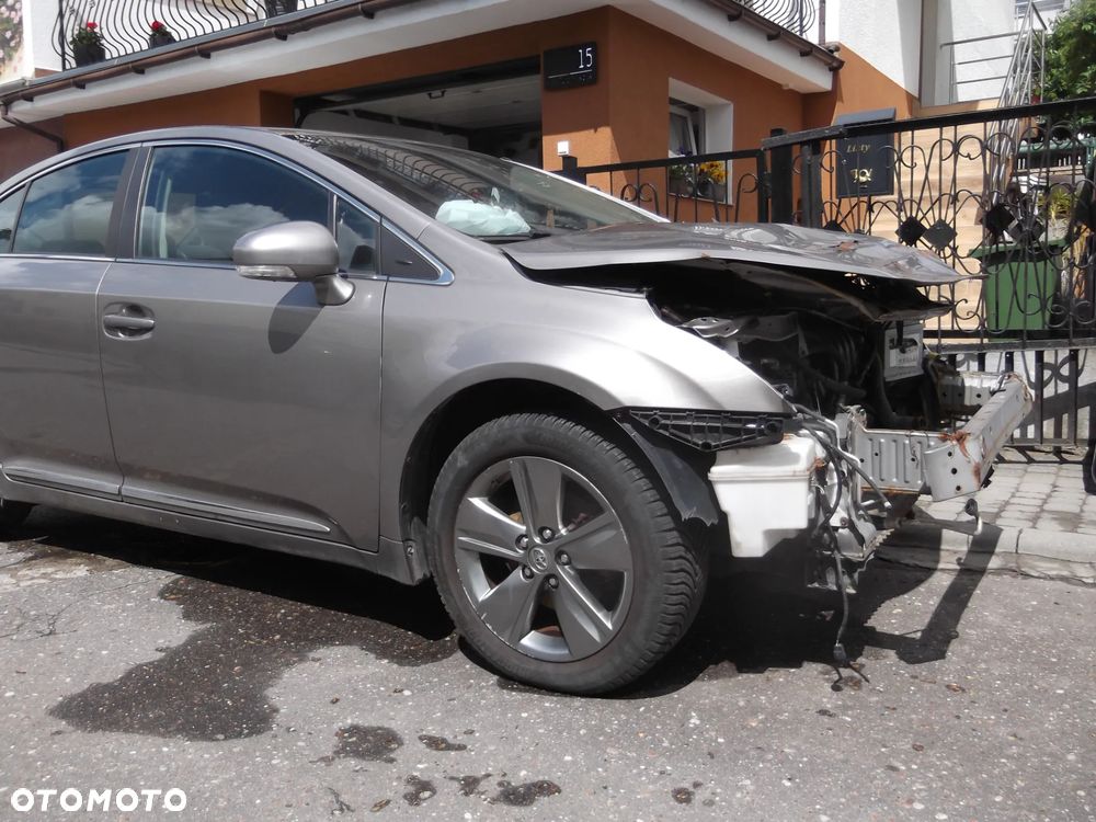 Toyota Avensis - 2
