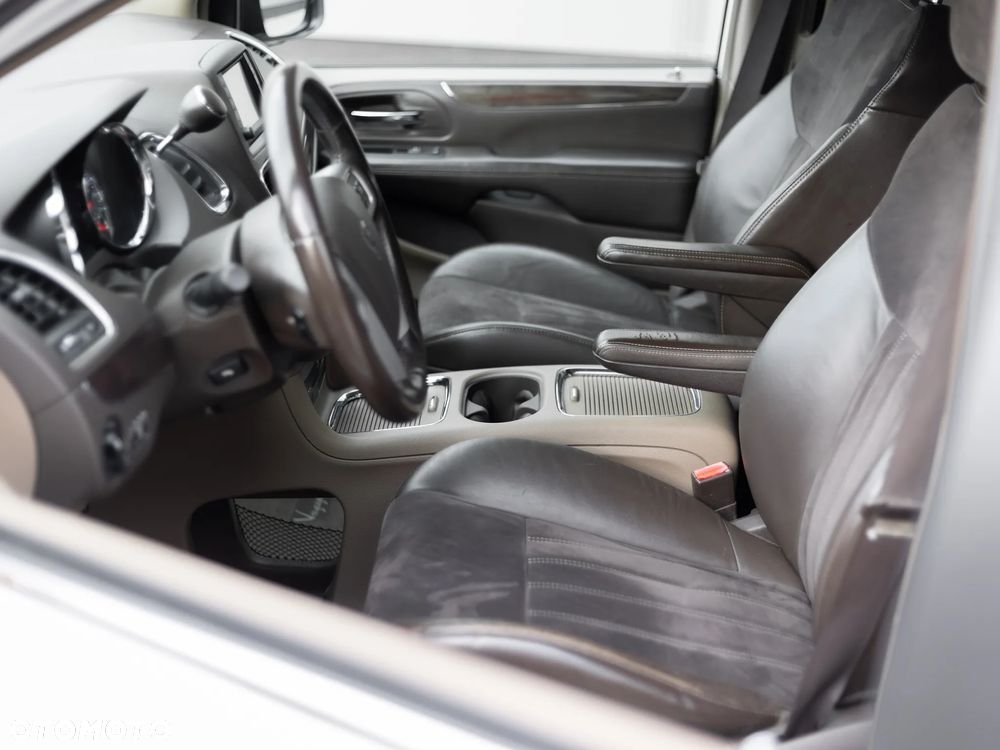 Lancia Voyager 3.6 Platinum - 11