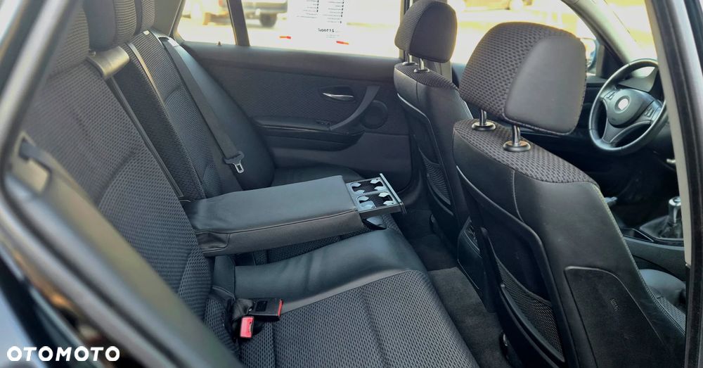 BMW Seria 3 325i Edition Sport - 16