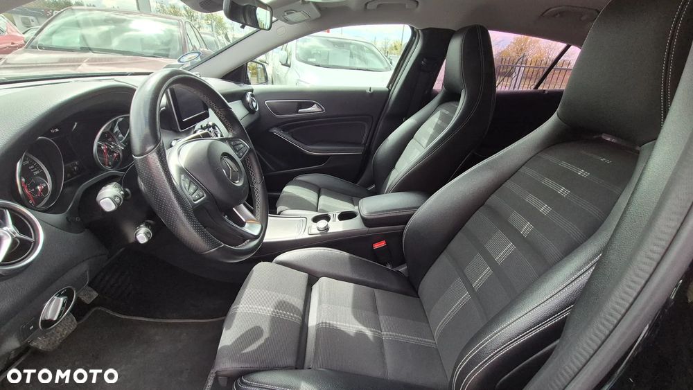 Mercedes-Benz GLA 200 7G-DCT AMG Line - 28