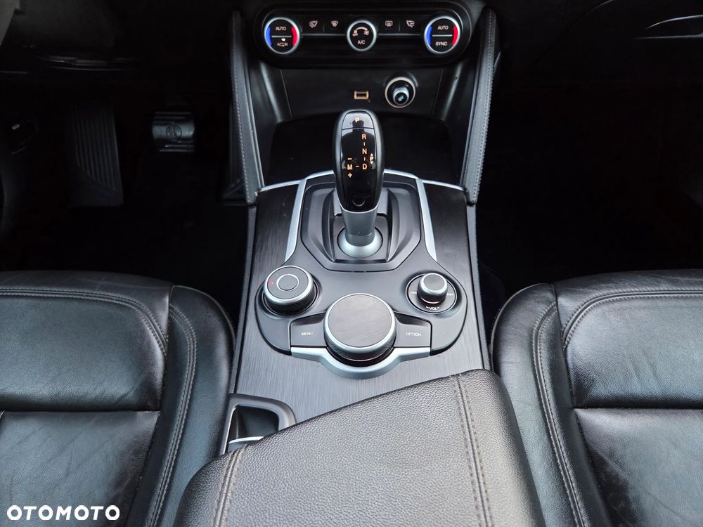 Alfa Romeo Stelvio - 19