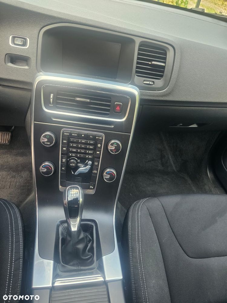 Volvo V60 D2 Drive-E Momentum - 16