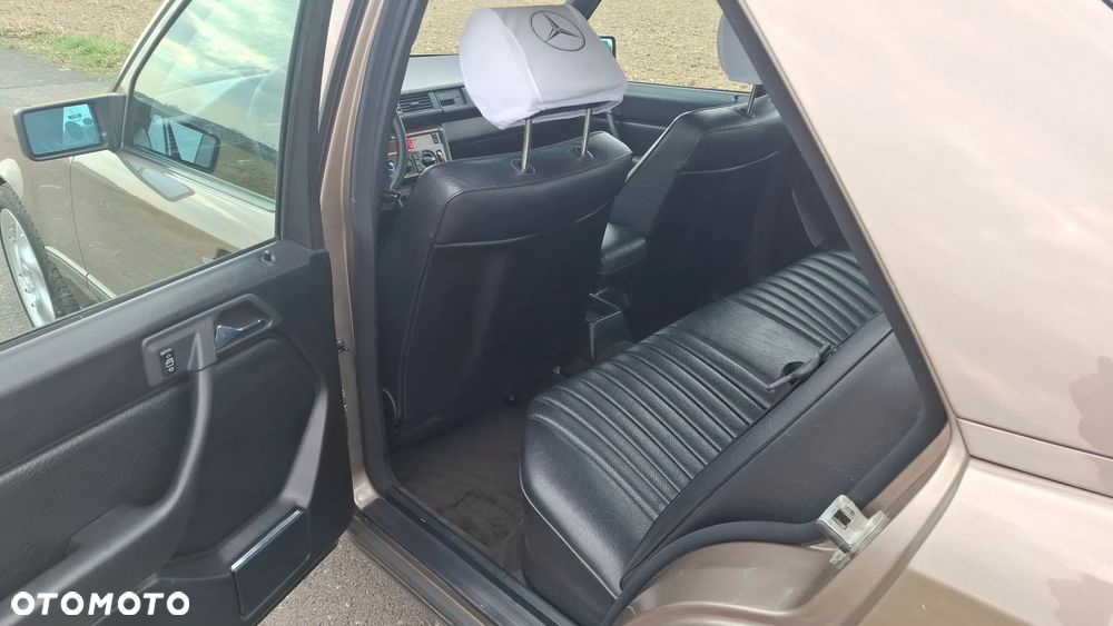 Mercedes-Benz W124 (1984-1993) - 25