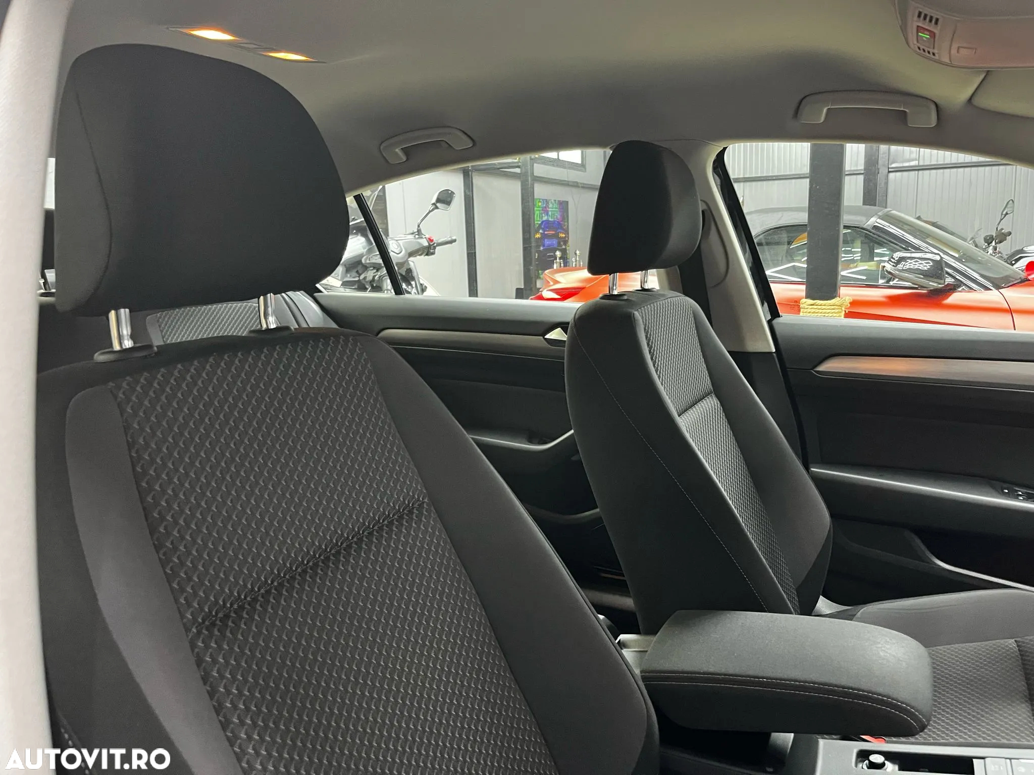 Volkswagen Passat - 25