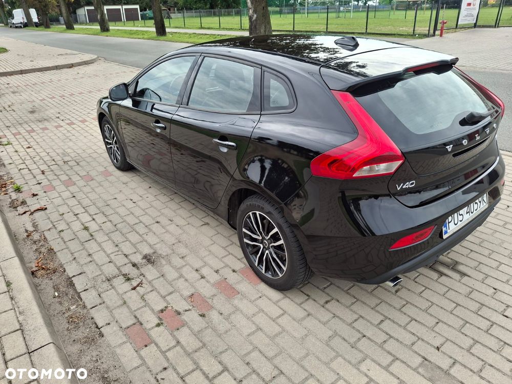 Volvo V40 2019 photo 2