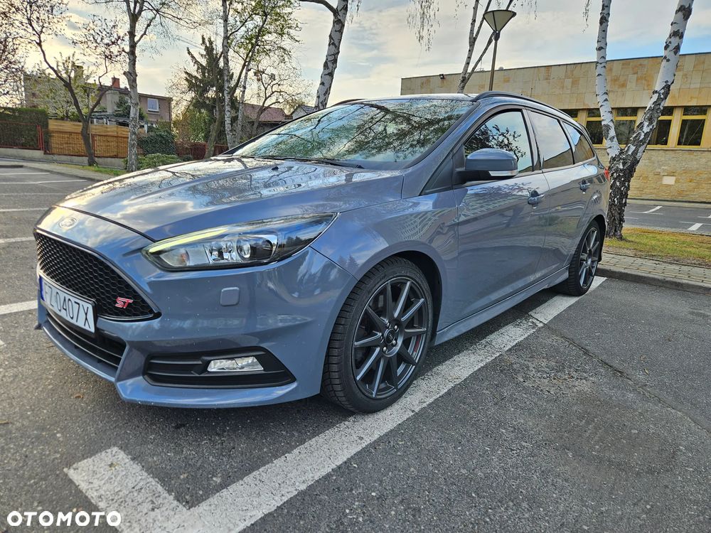 Ford Focus 2.0 EcoBoost ST mit Leder-Sport-Paket - 1