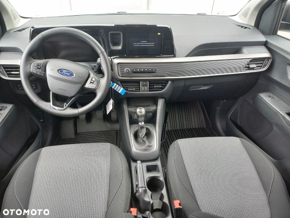 Ford Transit Courier - 13