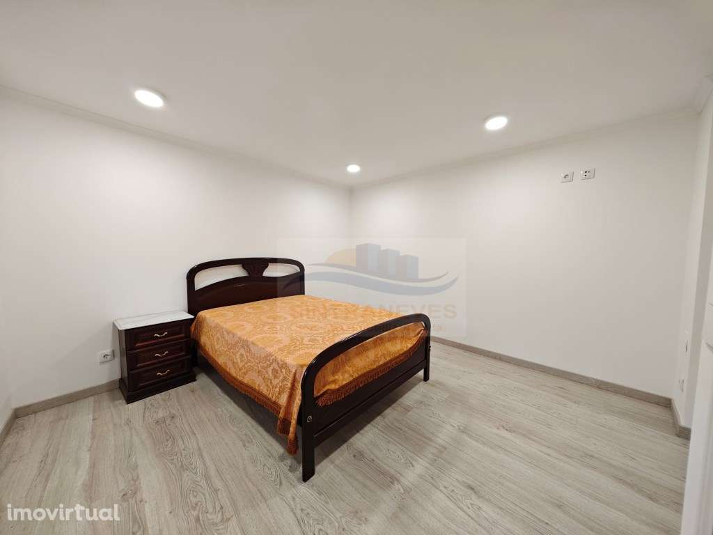 Loja transformada em apartamento T1 com garagem e armazém - Amadora - Grande imagem: 5/17