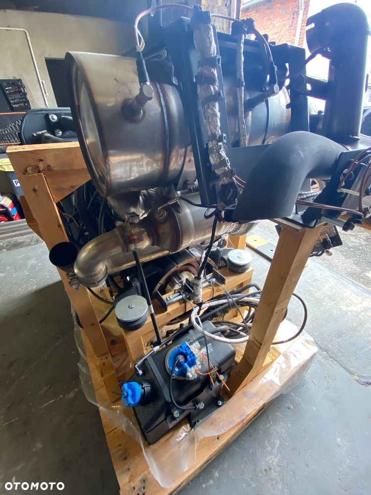 Silnik Perkins DOOSAN Dx165 - 8