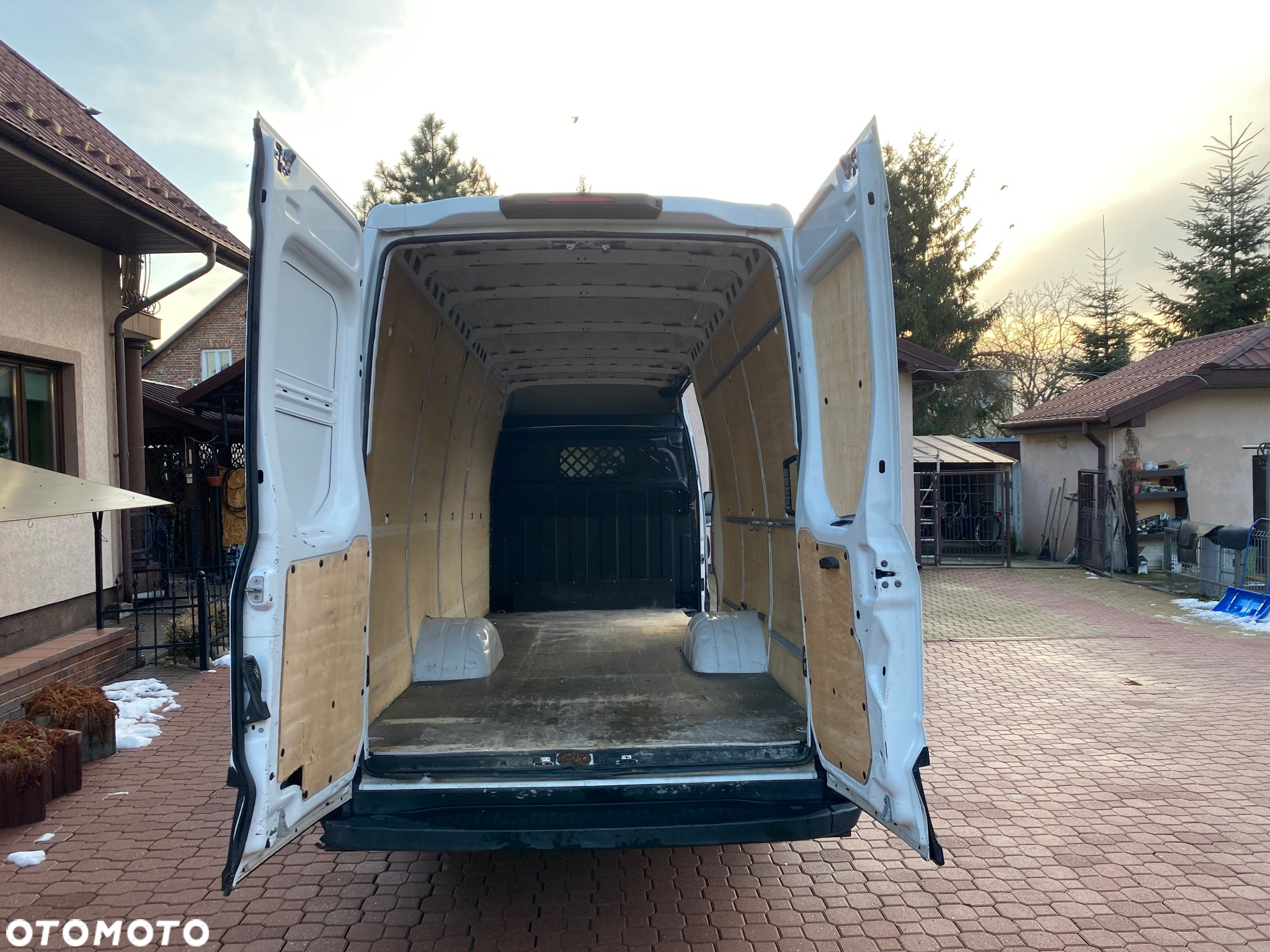 Iveco 35C13 bliźniaki  klimatronic MAXI DŁUGIE hak 3500 kg - 15