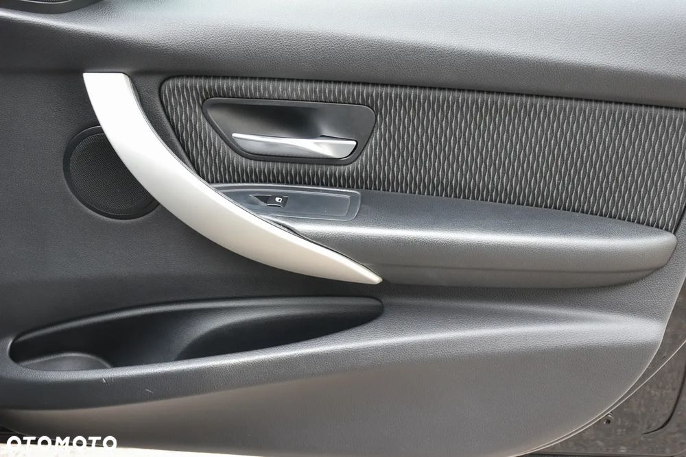 BMW Seria 3 318d Blue Performance Sport Line - 23