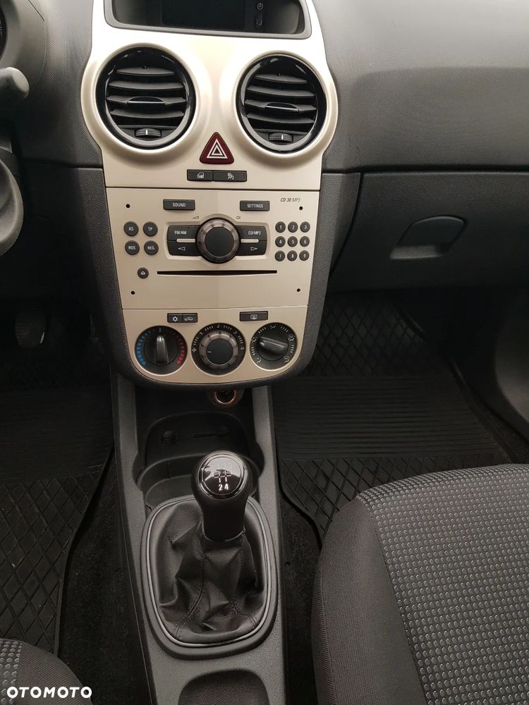 Opel Corsa 1.2 16V Essentia - 13