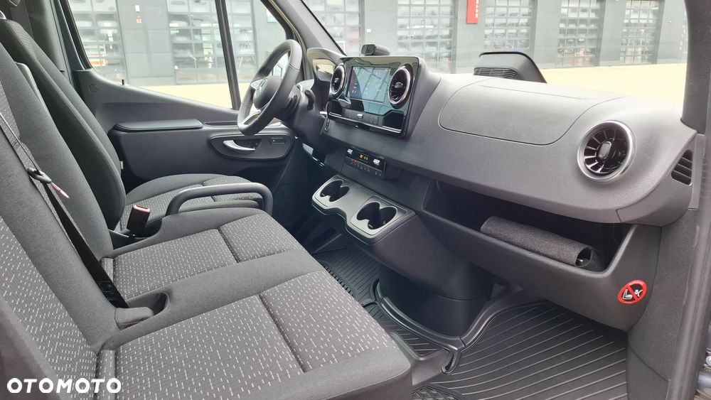 Mercedes-Benz Sprinter - 11