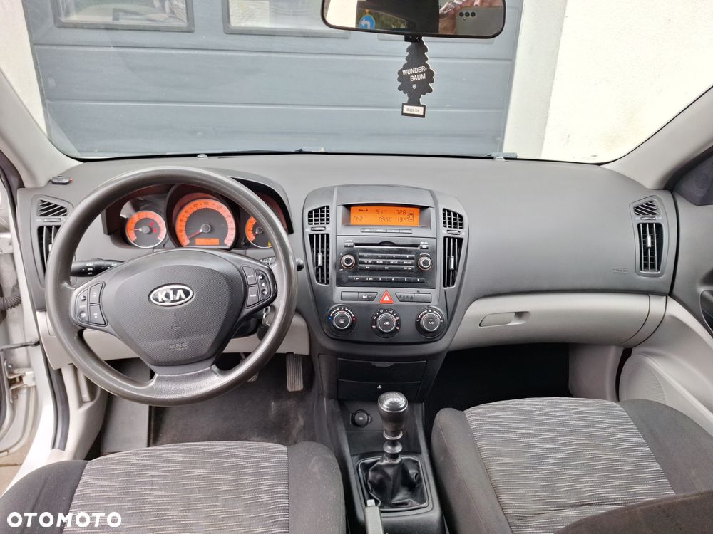 Kia Ceed - 8