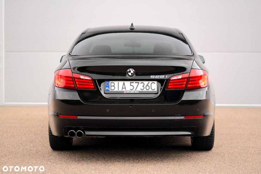 BMW Seria 5 528i - 13