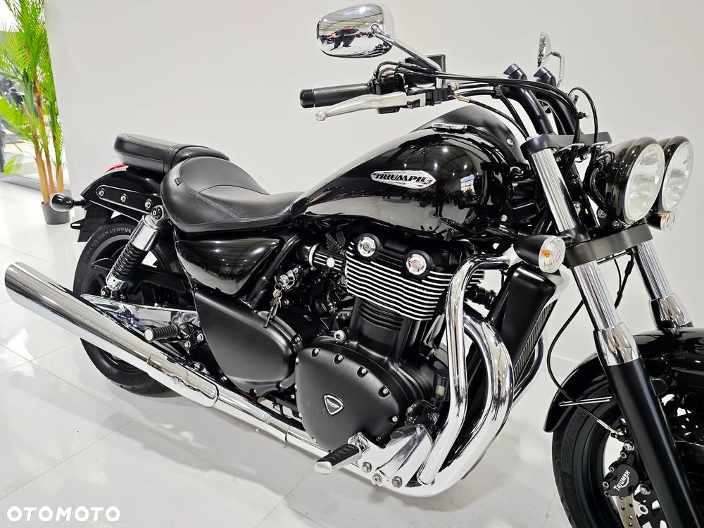 Triumph Thunderbird - 10