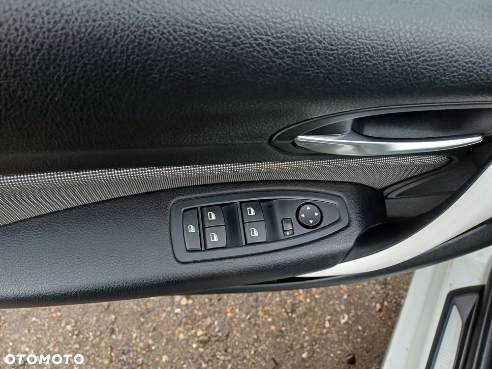BMW Seria 1 116d EfficientDynamics Edition Sport Line - 16