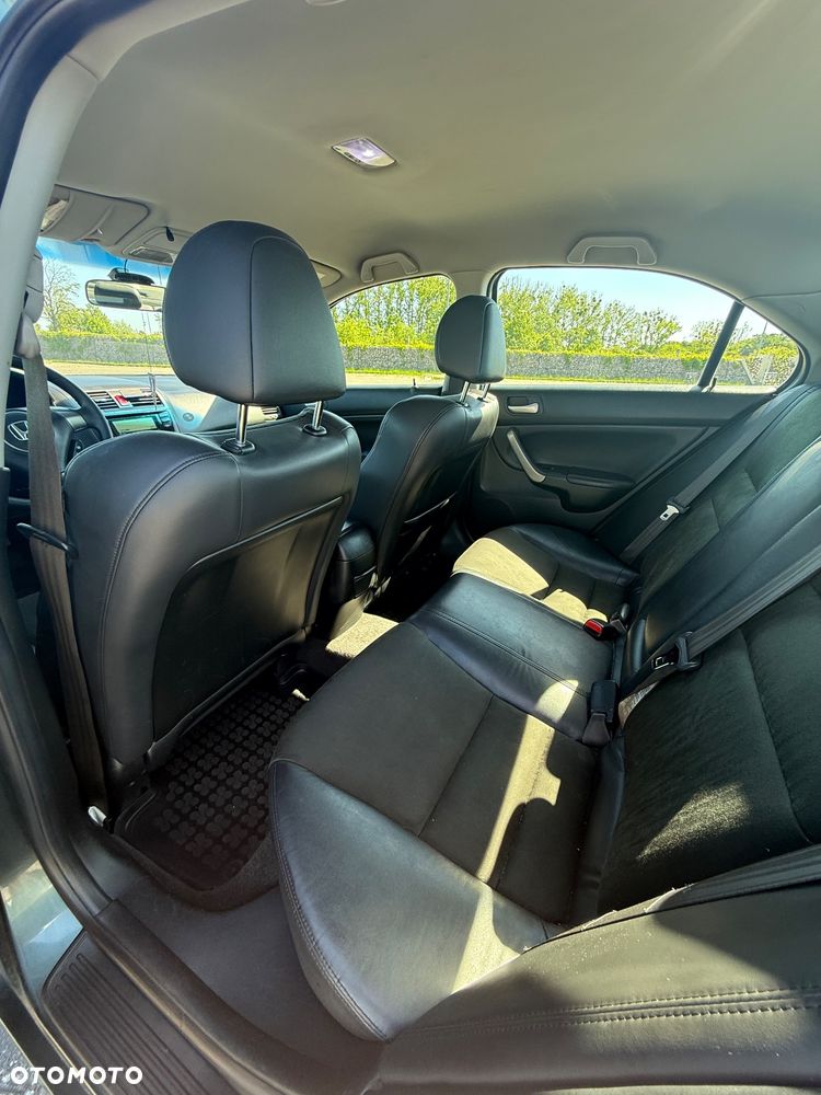 Honda Accord 2.0 Comfort - 24