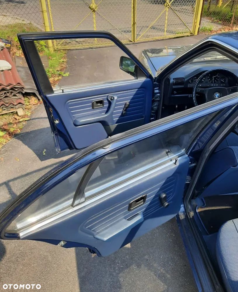 BMW Seria 3 318i - 10