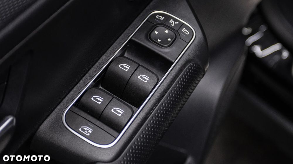 Mercedes-Benz GLB 200 Style 7G-DCT - 32