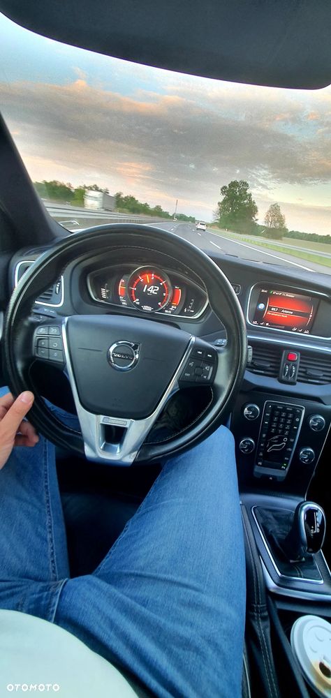 Volvo V40 D3 Geartronic RDesign - 8