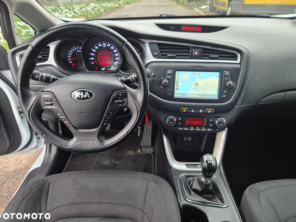 Kia Ceed 1.4 CVVT Dream Team Edition - 13