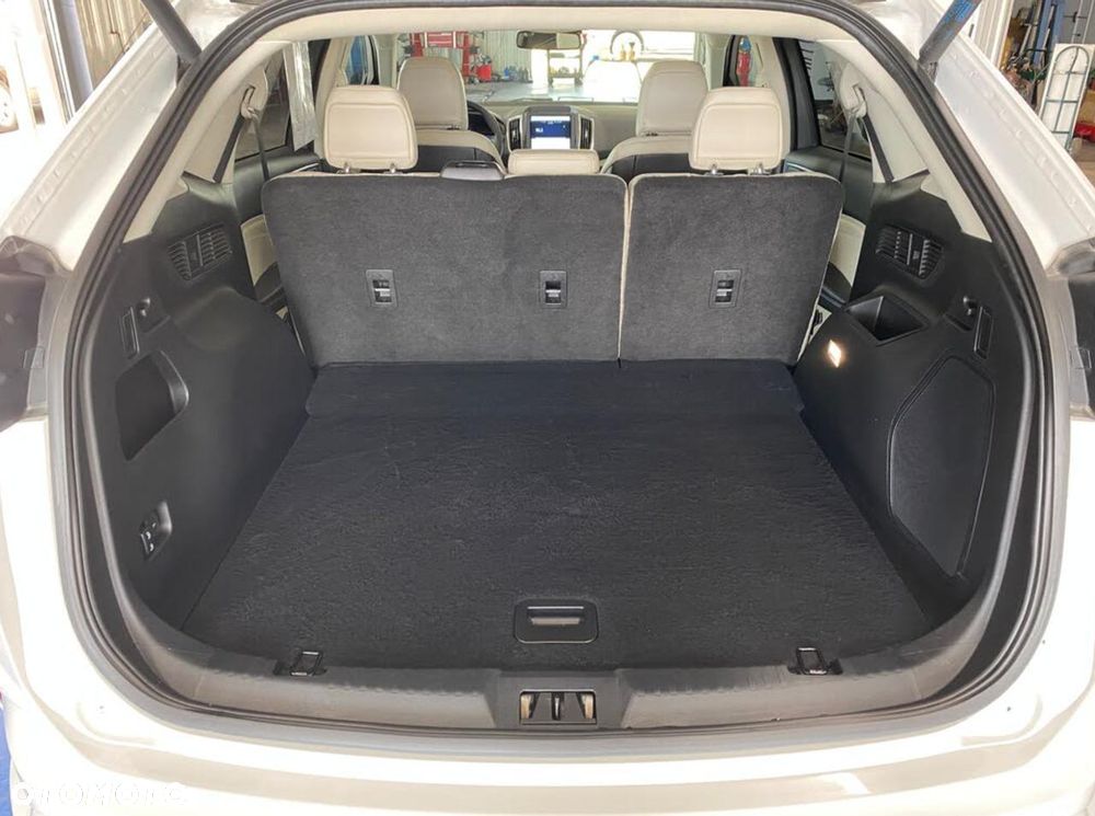 Ford Edge - 8