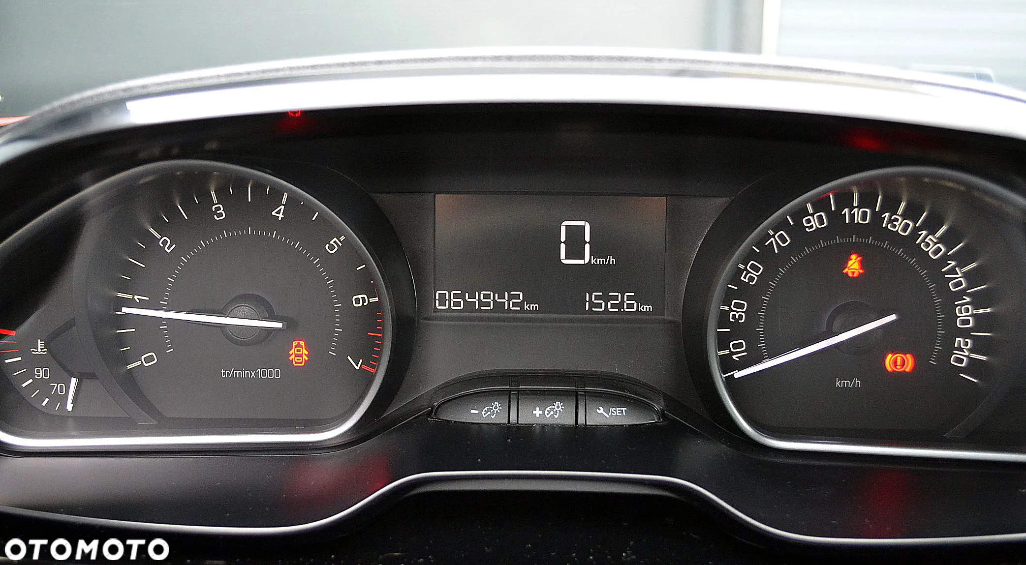 Peugeot 208 - 11
