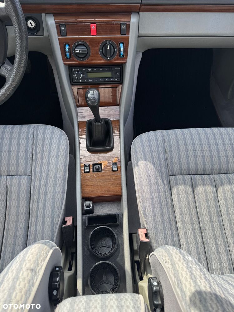 Mercedes-Benz W124 (1984-1993) - 11