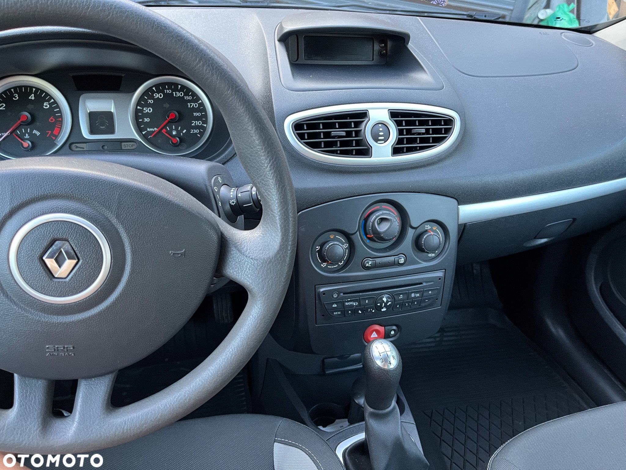 Renault Clio 1.2 16V Authentique - 16