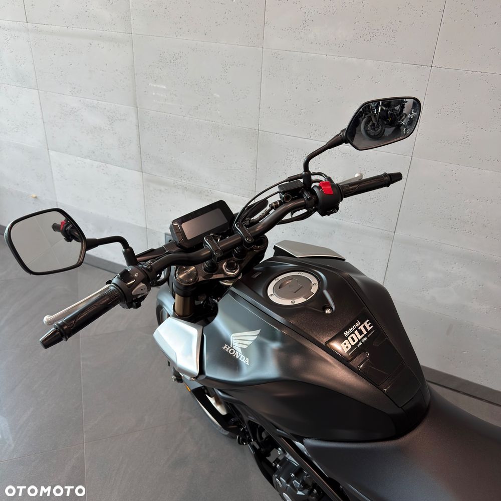 Honda CB - 12