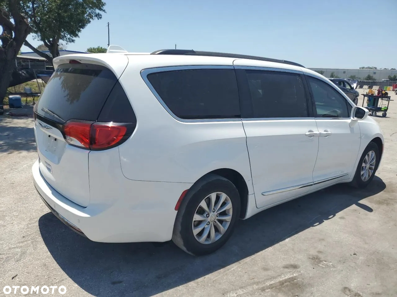 Chrysler Pacifica - 4