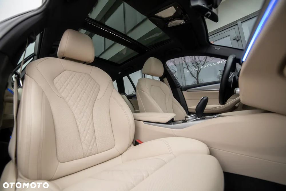 BMW Seria 5 530d xDrive Touring M Sport Edition - 26