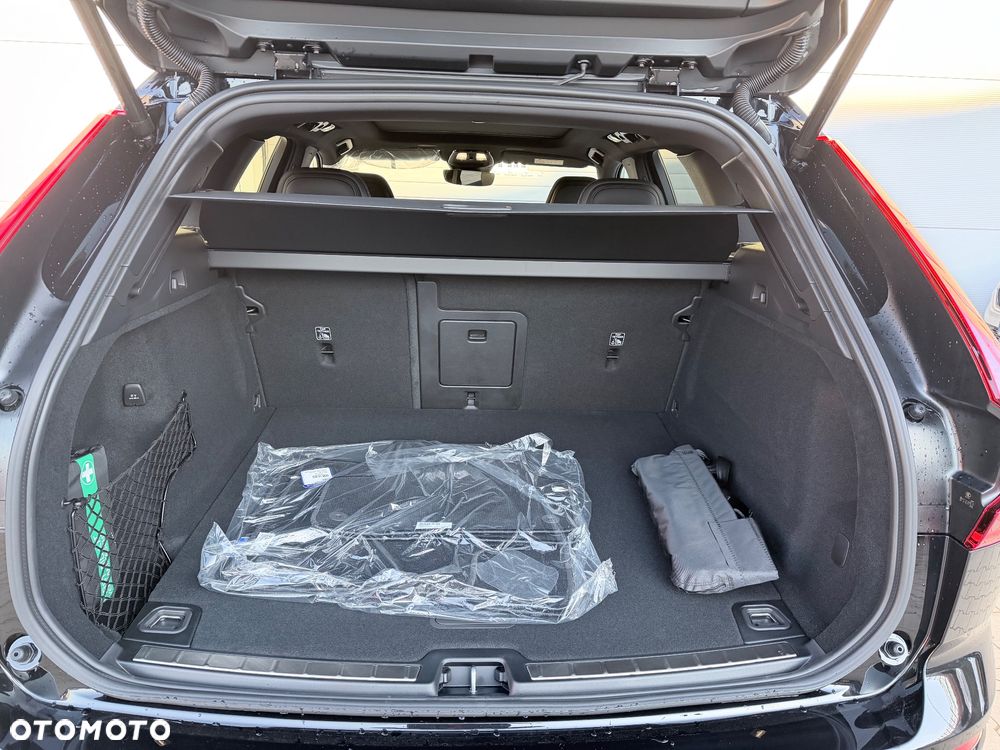 Volvo XC 60 B5 B AWD Plus Black Edition - 24