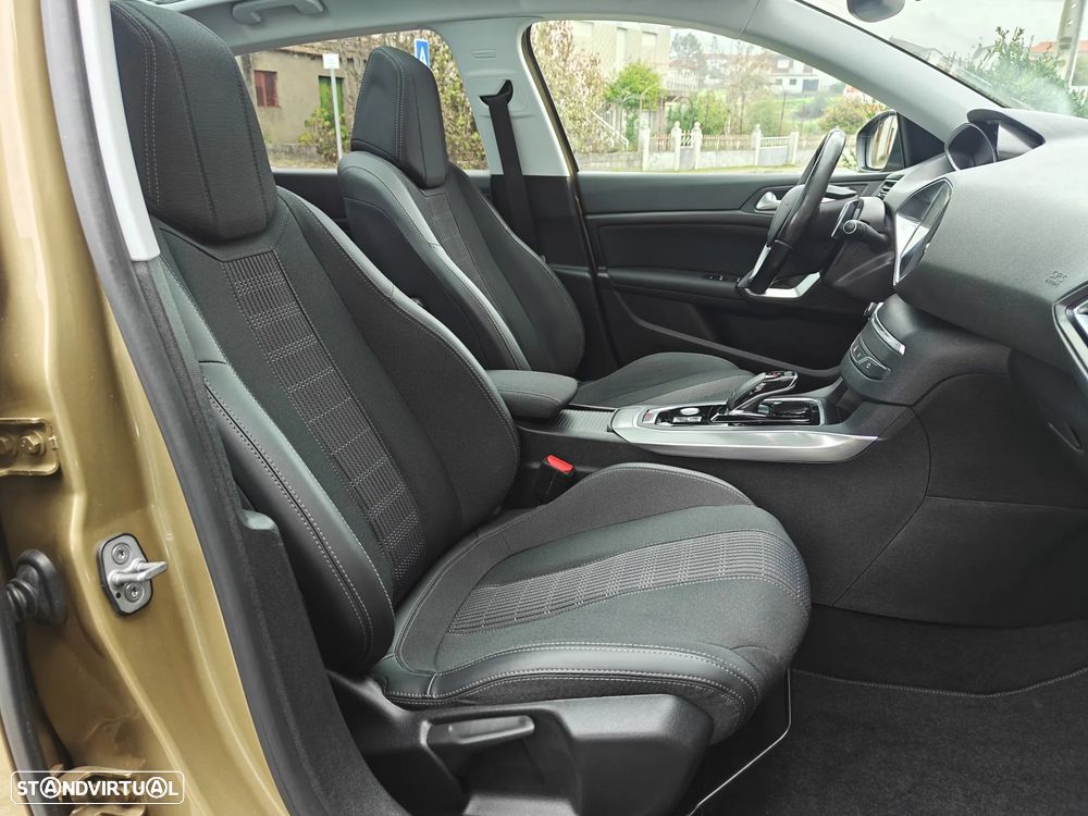 Peugeot 308 1.2 PureTech Allure Pack EAT8 - 12