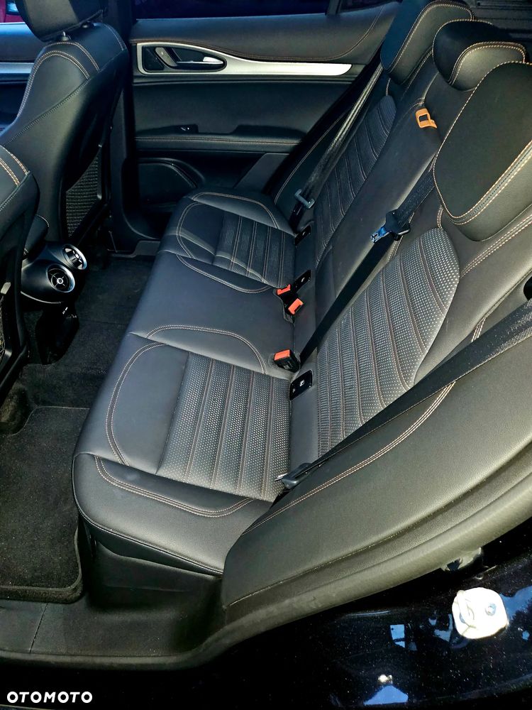 Alfa Romeo Stelvio 2.0 Turbo Intensa Q4 - 16