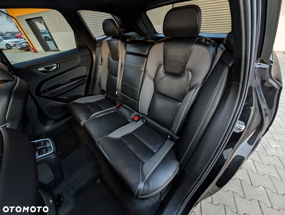 Volvo XC 60 D5 AWD R-Design - 37