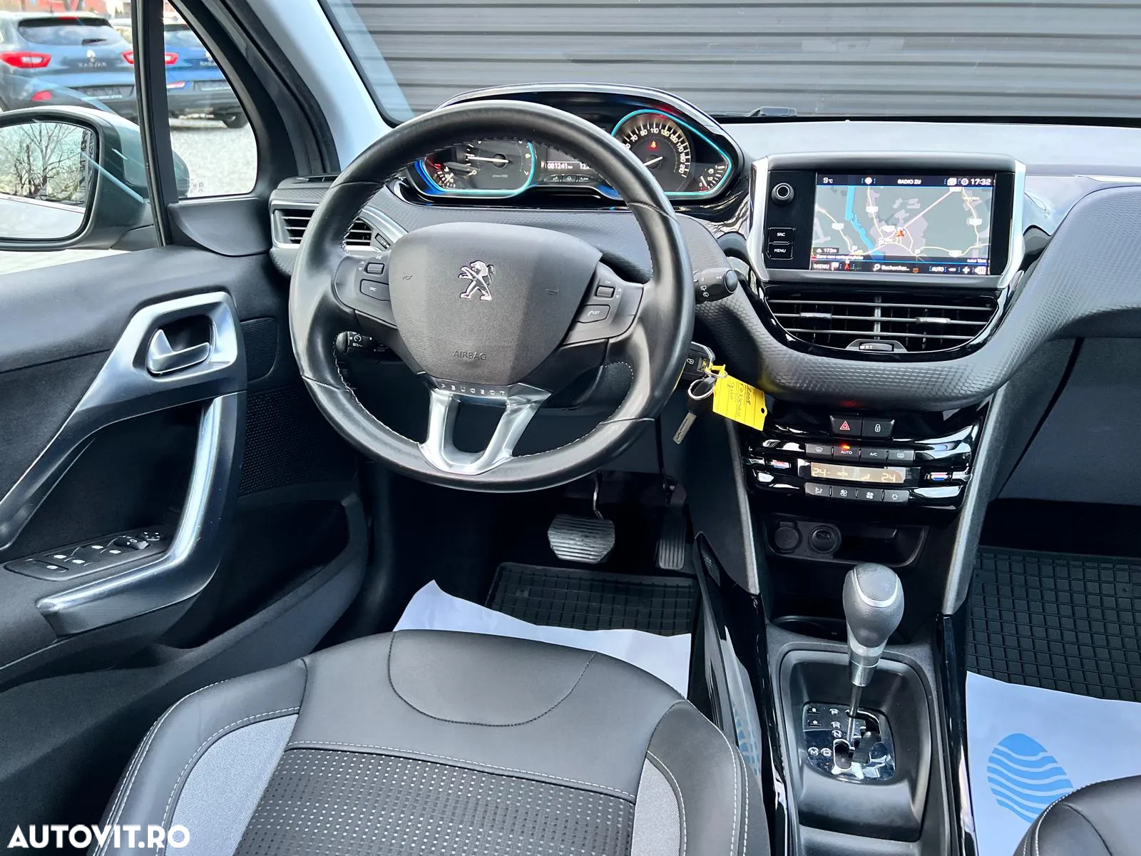 Peugeot 2008 1.2 PureTech EAT8 STT GT Pack - 16
