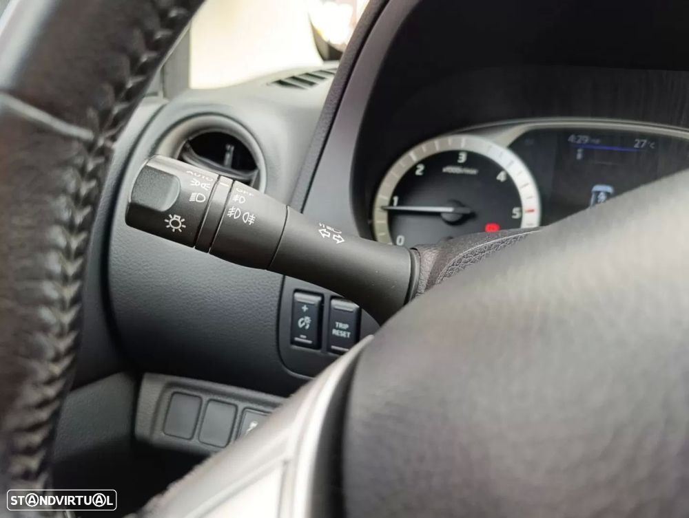 Nissan Navara 2.3 dCi CD 4WD Tekna AT - 7