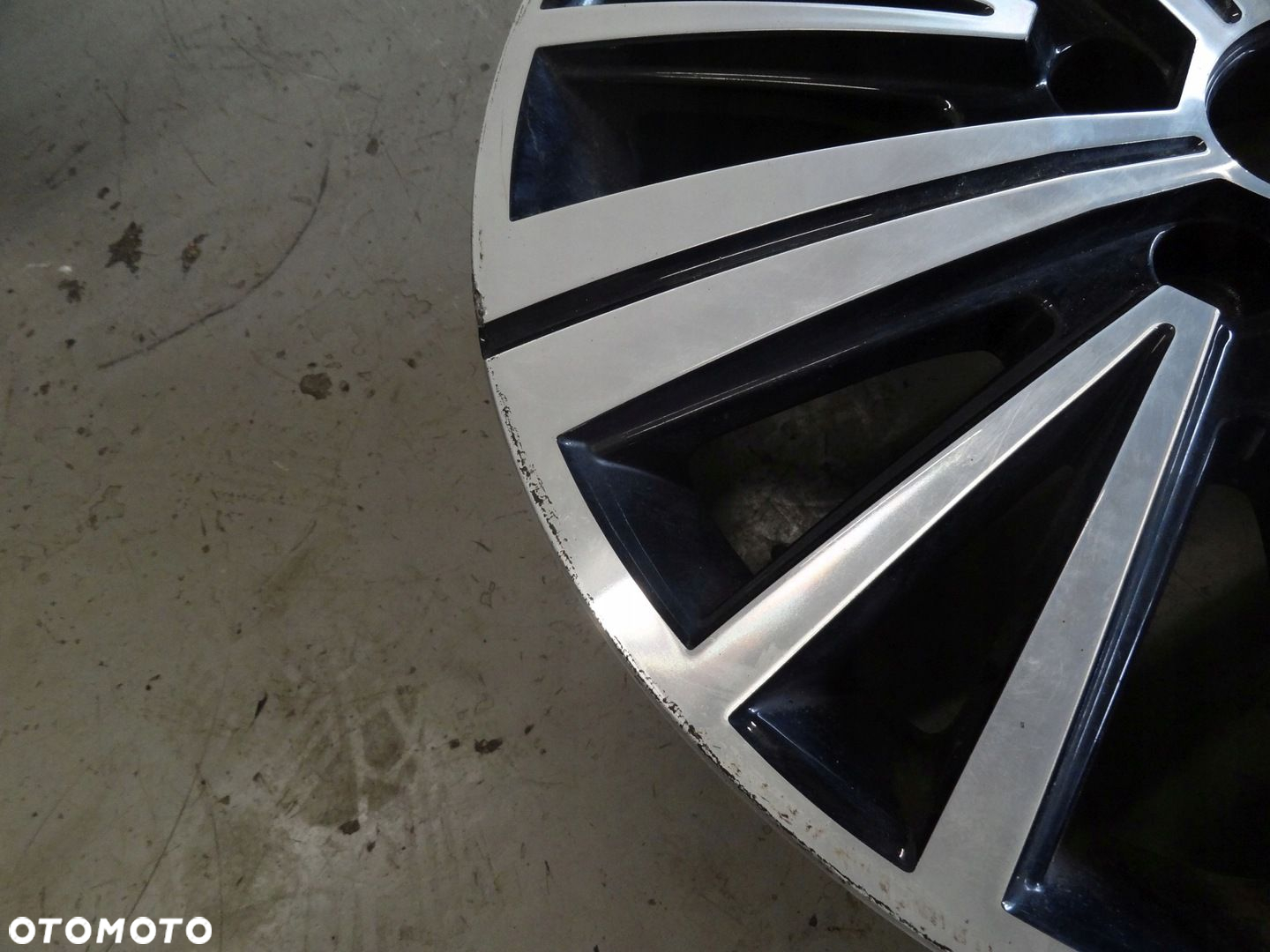 SEAT FELGA ALUMINIOWA ALUS ET39 7.0Jx17H2 7N5601025J ROZSTAW ŚRUB 5x112 - 4