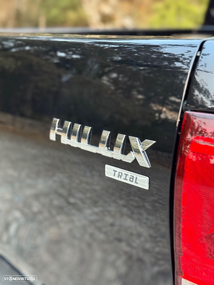 Toyota Hilux 2.8 D-4D 4WD GR Sport - 13