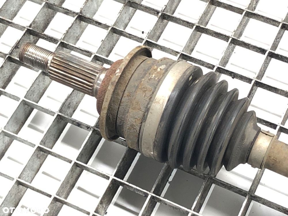 PÓŁOŚ LEWY PRZÓD  SUZUKI SWIFT III (MZ, EZ) 2005 - 2022 1.3 (RS 413) 68 kW [92 KM] benzyna 2005 - 3