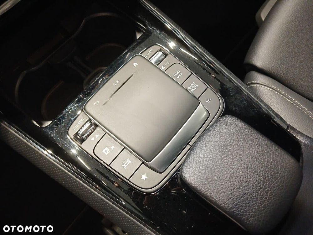 Mercedes-Benz GLA 180 d - 11