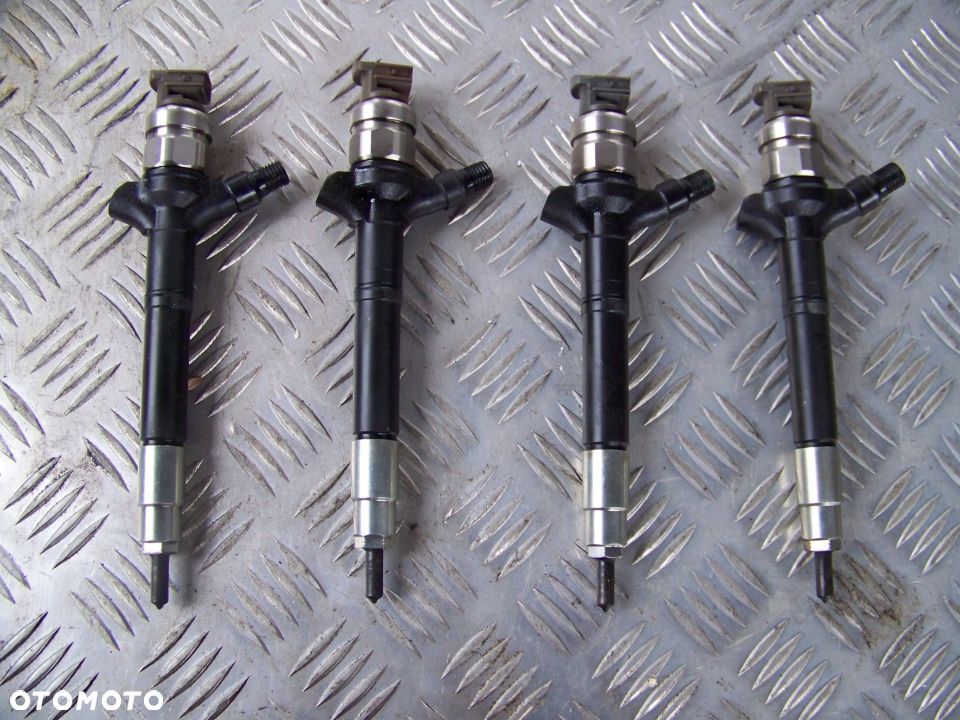 COROLLA VERSO 2,0 D4D WTRYSK WTRYSKI 4PIN ROK01-03 - 1