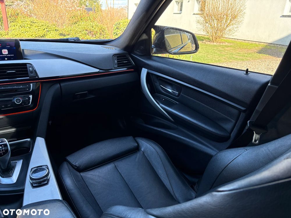 BMW Seria 3 335i Sport-Aut Luxury Line - 28